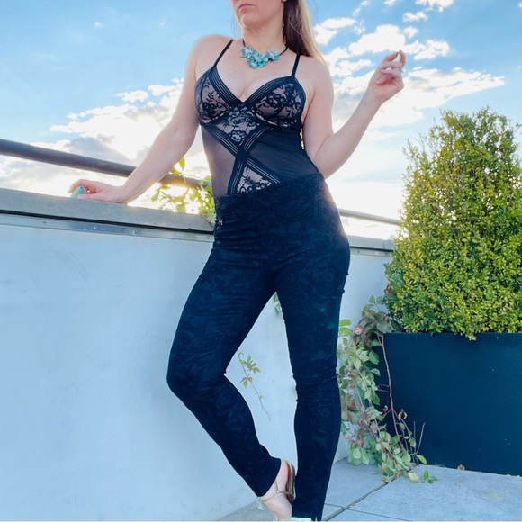 IRIS APFEL Baroque Cultured Pearl Shell Flower Art Necklace Leather Chocker - Picture 6 of 16